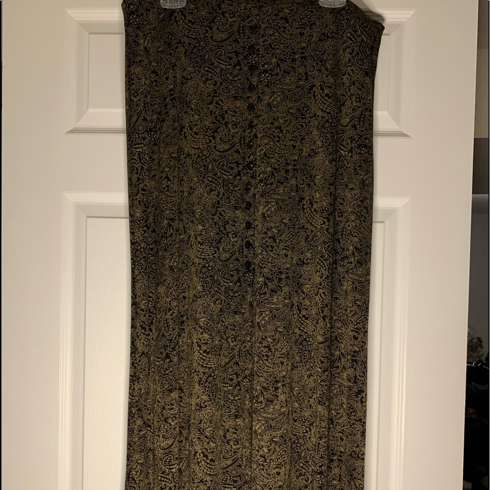 4/12 Woman’s Briggs New York black&brown skirt